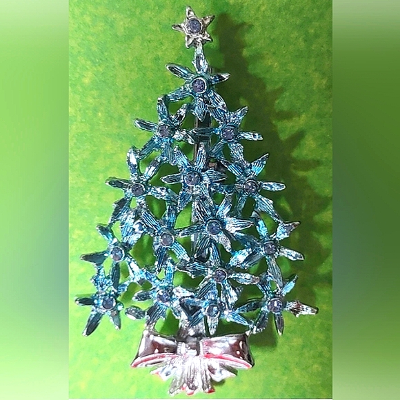 Crystal Christmas Tree Brooch - Picture 5 of 11